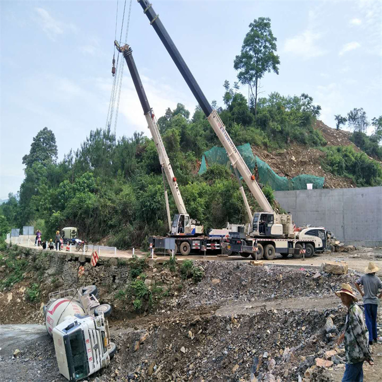 阳原县汽车掉沟里叫吊车救援要多少钱